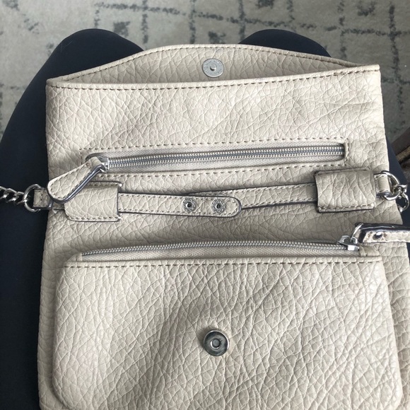 Nine West crossbody - Picture 3 of 4